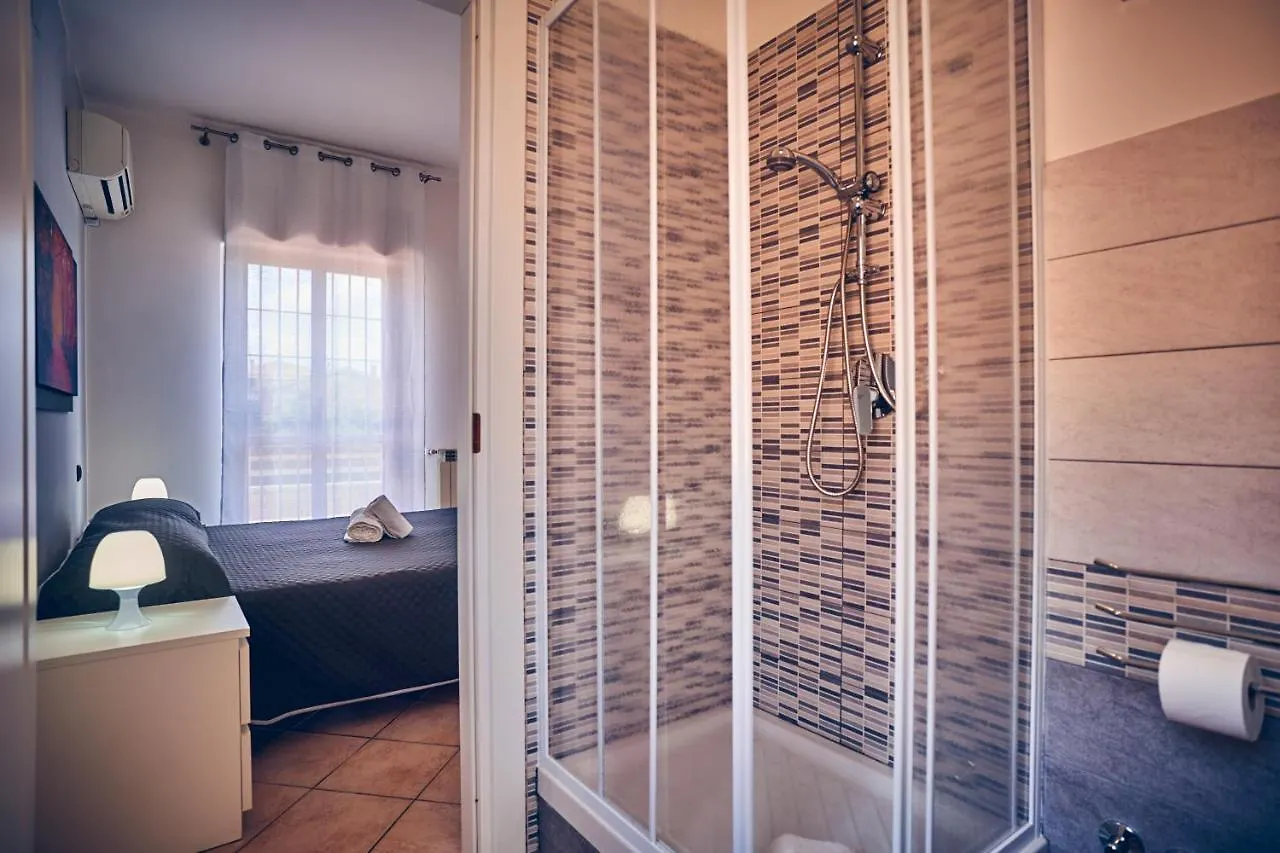 Travelershome 7Metri Guesthouse Ciampino Italy