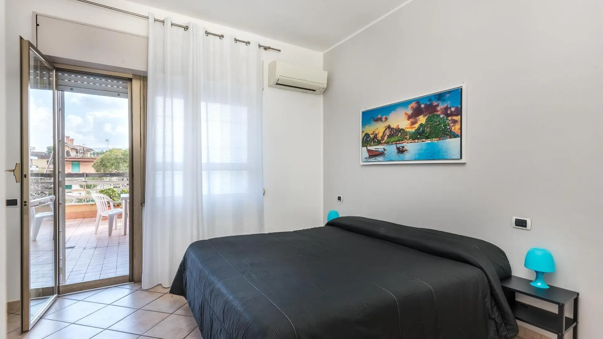 Travelershome 7Metri Guesthouse Ciampino Italy