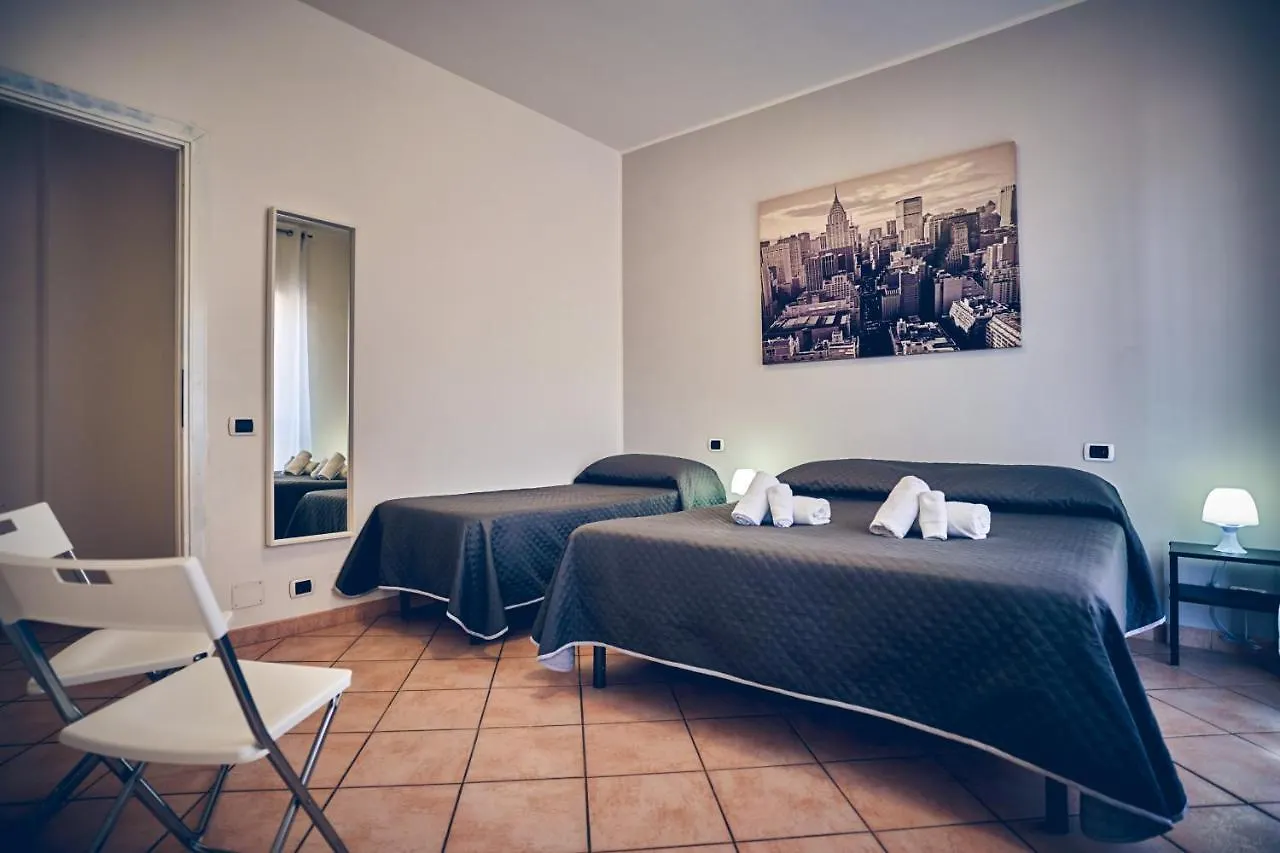 Travelershome 7Metri Guesthouse Ciampino Italy