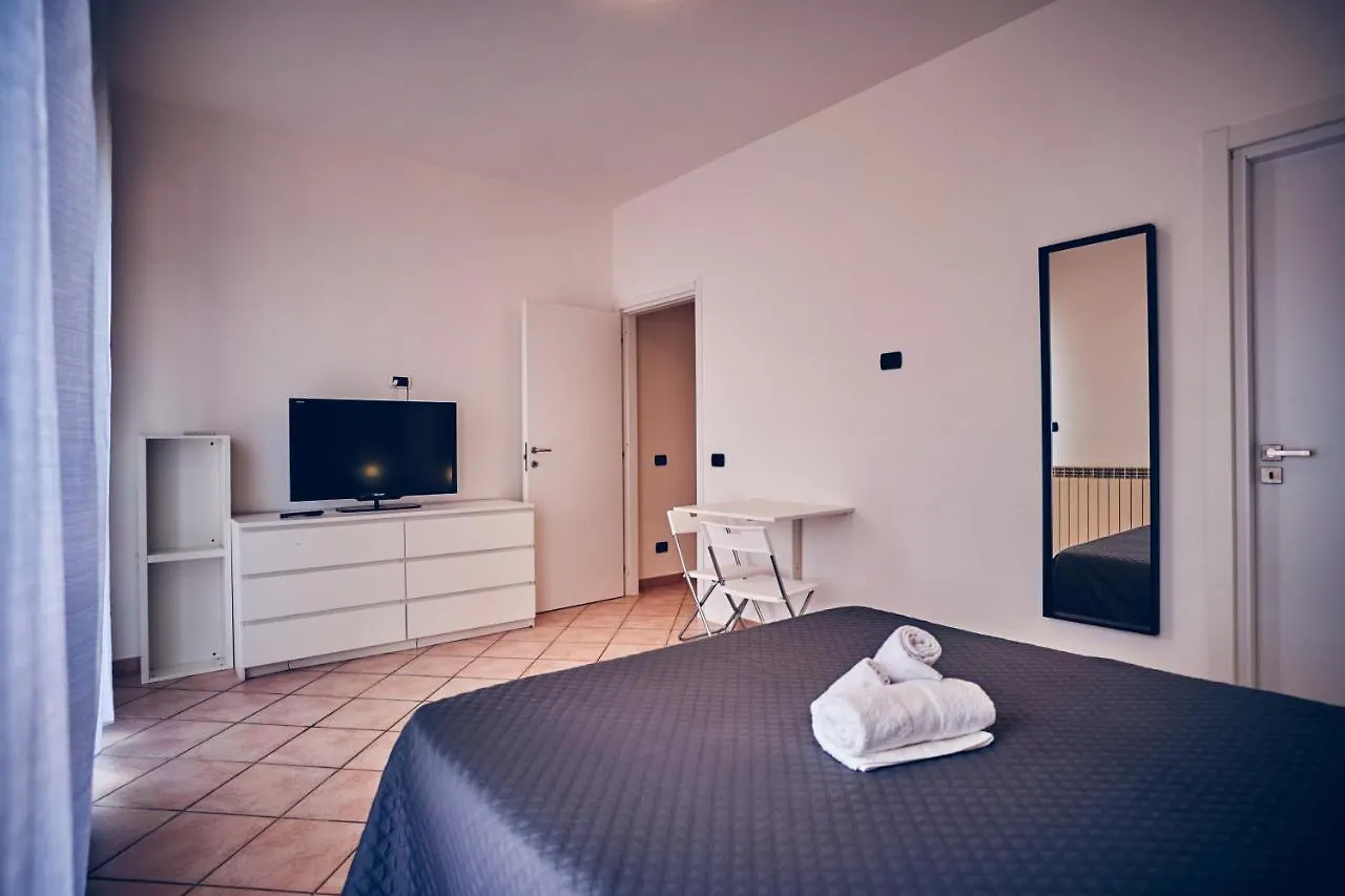 Travelershome 7Metri Guesthouse Ciampino