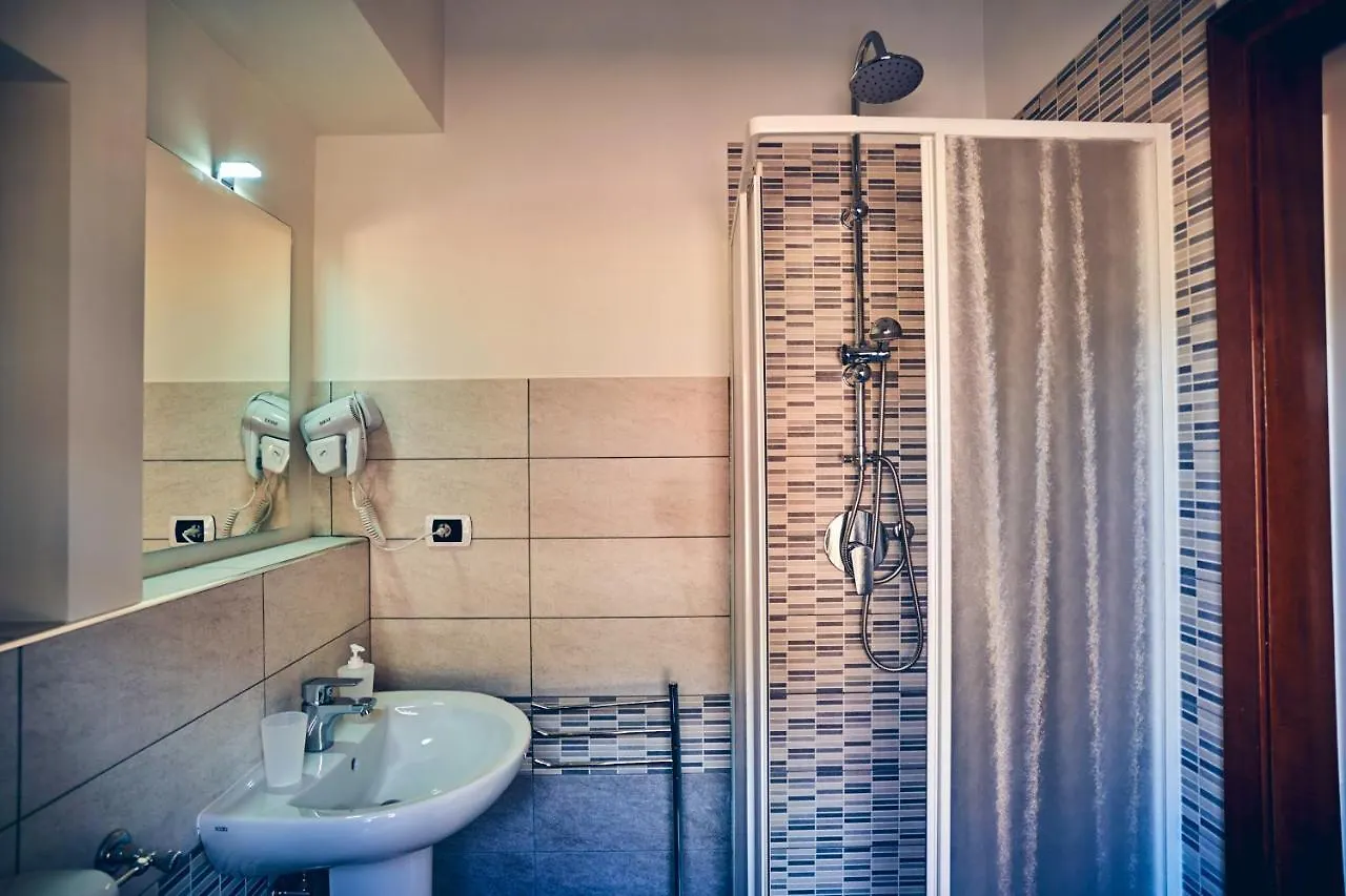 Travelershome 7Metri Guesthouse Ciampino Italy
