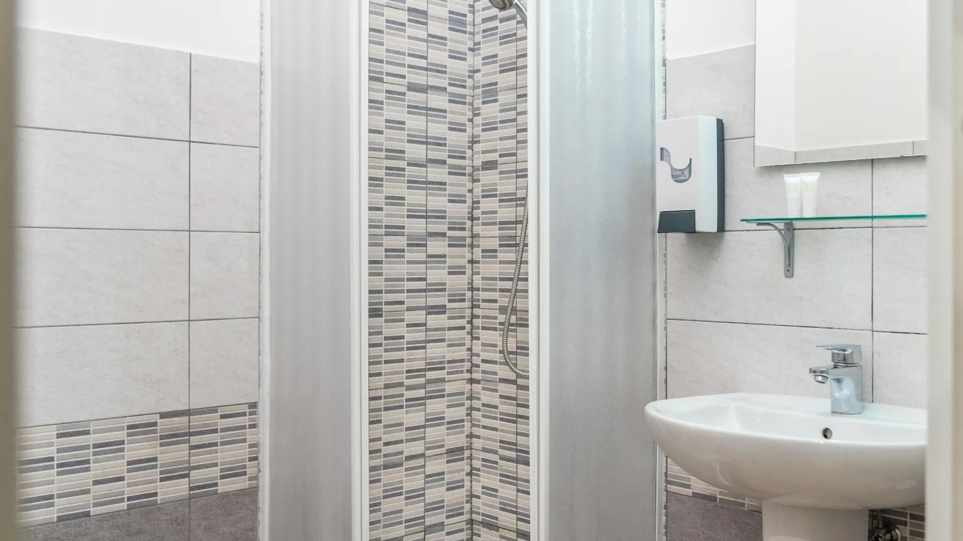 Guest house Travelershome 7Metri Guesthouse Ciampino